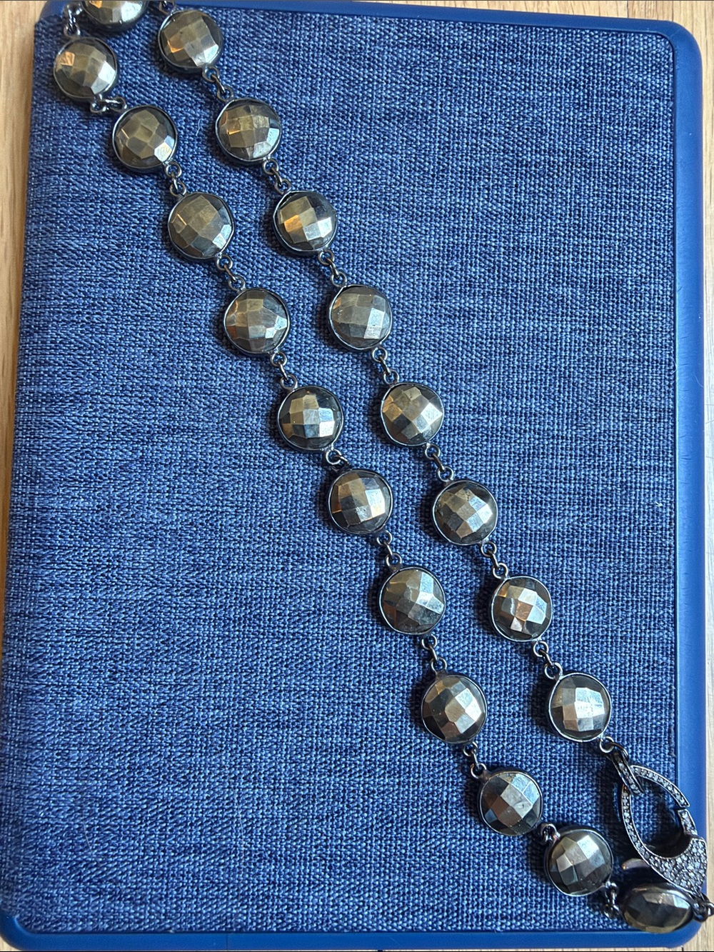 Faceted Link Necklace in Black & Gray